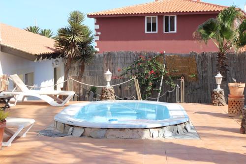  Comfortable 1-Bed Bungalow in Parque Holandes in La Oliva