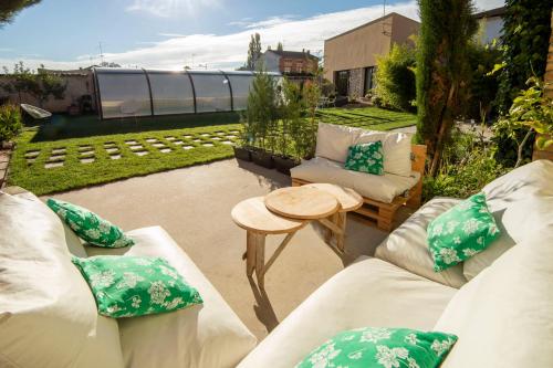 Peldbaseins, La Ren Lecrés casa piscina jardin y barbacoa (La Ren Lecres casa piscina jardin y barbacoa) in Vadocondes