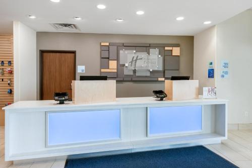 Holiday Inn Express & Suites Alachua - Gainesville Area an IHG Hotel - main image
