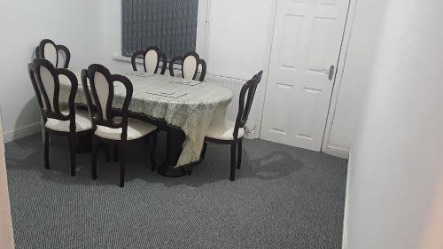 3 BEDROOMS 7 BEDS SOUTHFIELD ROAD HOUSE