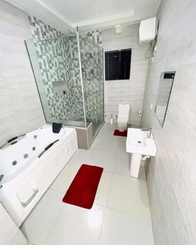 LUXURY 3 BEDROOM APARTMENT