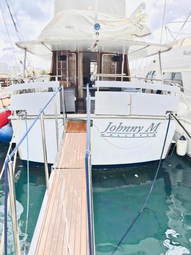 Johnny M Yacht