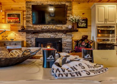 Woodsy Retreat with Fire Pit and Resort Amenities in Gatlinburg, USA