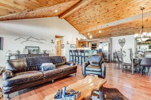 Sit Stay Play in Beech Mountain, USA
