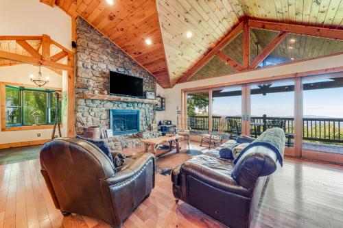 Sit Stay Play in Beech Mountain, USA