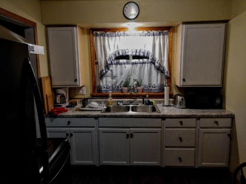 Kitchen, Ficklin - Comfortable, newly remodeled home in Tuscola (IL)
