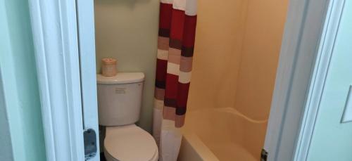 Bathroom, Relax Inn in Marshall (IL)
