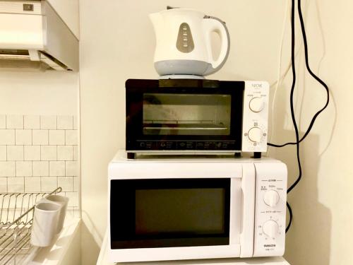 One-Bedroom Apartment image 4