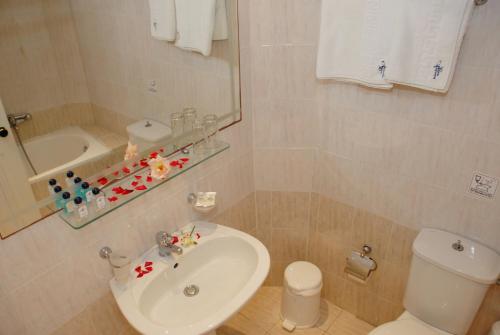 Aphrodite Hotel - Photo 2