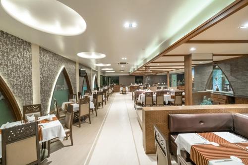 Neelam's The Grand Hotel photo 5
