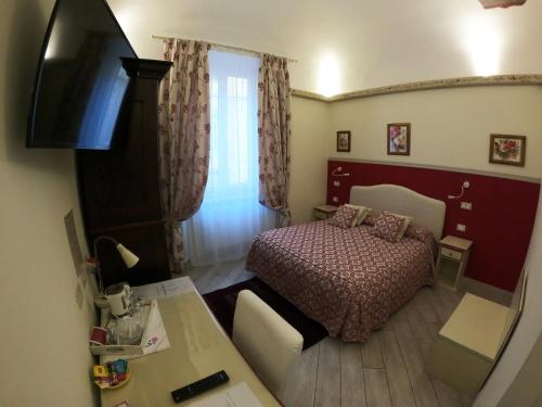 Five Roses Bed&Breakfast - Accommodation - Pisa