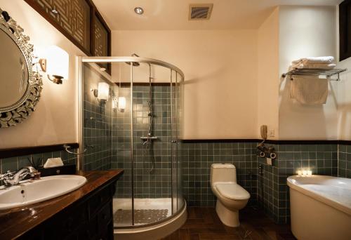 room detail thumbnail 2