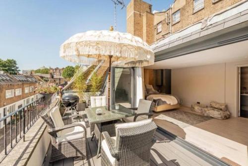 Modern Mews Cottage with Roof Terrace & Office