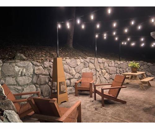 Beary Relaxing Cabin - Romantic with Outdoor Patio