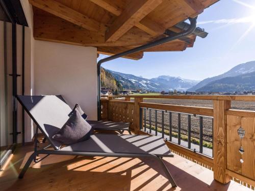 Apartment with Mountain View