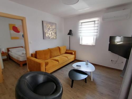 L & L Apartmani - image 12
