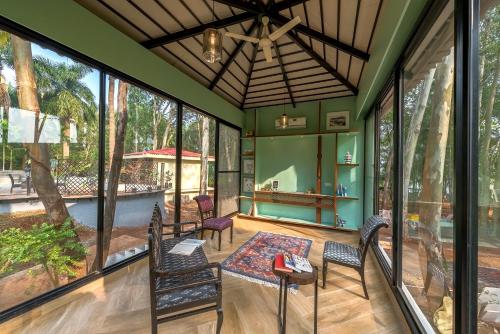 SaffronStays Foresta By The Lake, Kamshet