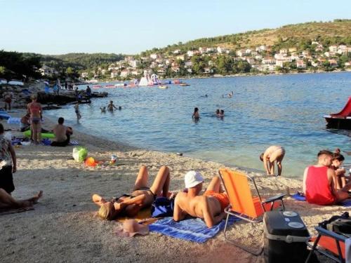 Holiday apartment in Okrug Gornji with terrace, air conditioning, WiFi, washing machine 5039-1