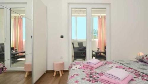 Apartment in Rogoznica with balcony, air conditioning, WiFi, washing machine 5041-1