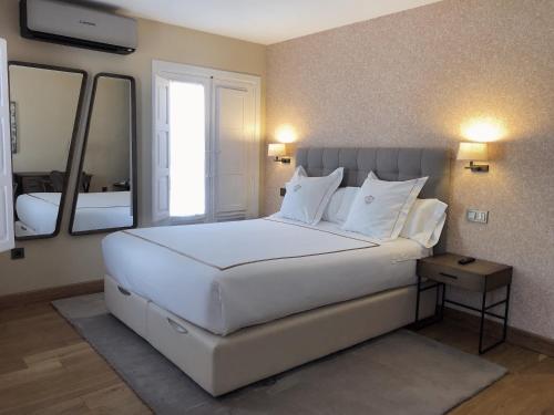 1 queen bed, 1 sofa bed