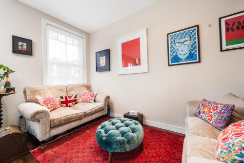 Supreme Hampstead Home next to Hampstead Heath by UndertheDoormat