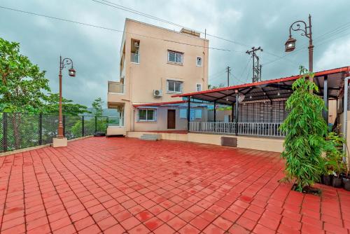 SaffronStays Riverdale, Mulshi - Lakefront villa with pool and mountain view