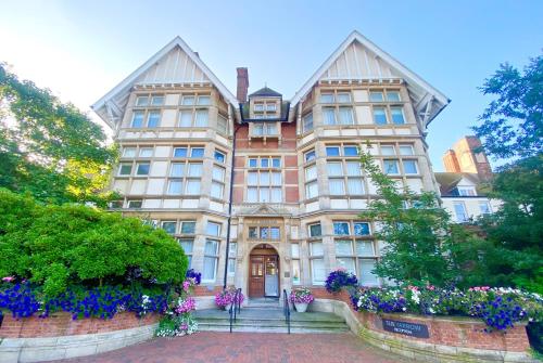 Yarrow Hotel