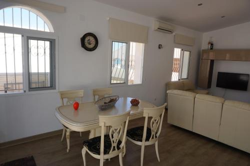 Villa PLAYA AZUL in Almadrava