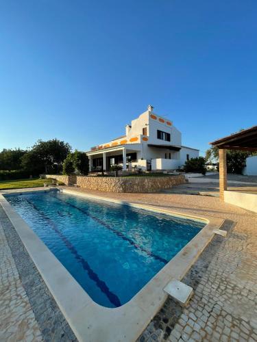 Casa Esperança - carefree living with big private pool and great views