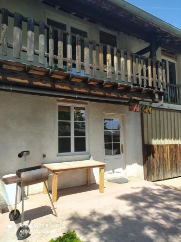 Erkély/terasz, le saloon in Chazey-sur-Ain