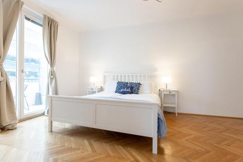 Operastreet City Center Santorin, Vienna