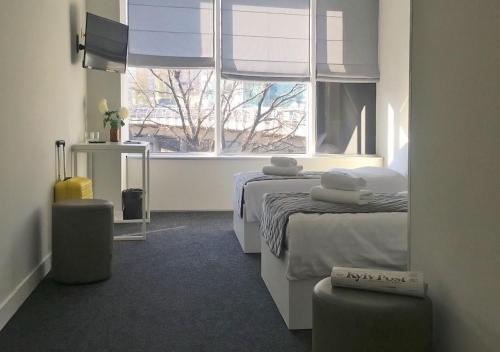 Twin Room image 10