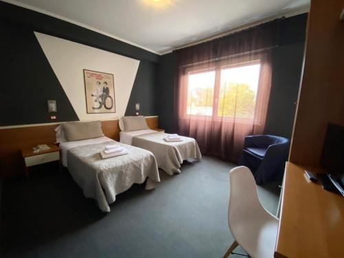 2 twin beds