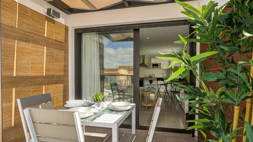 Oasis apartments by Aloha Bay