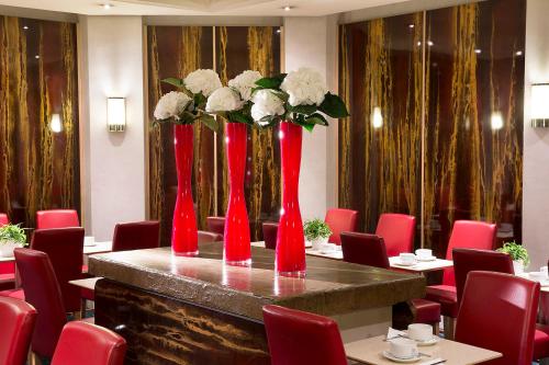 Essen und Erfrischungen, HOTEL DU PRINTEMPS in Paris