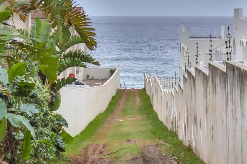 One Jack Powell House- Classic family home steps away from the beach