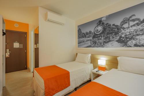 2 twin beds