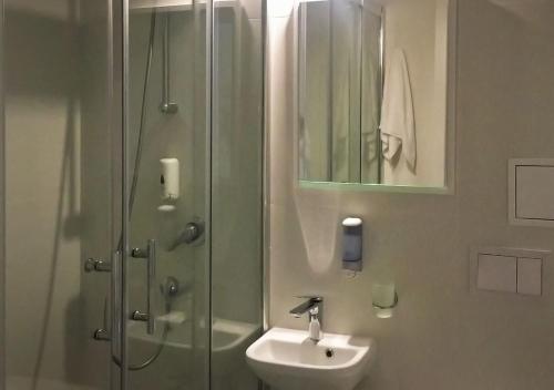 Kyivpasservis Hotel - image 2