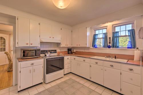 Historic North Fork Farmhouse Near Wineries! in Cutchogue, USA