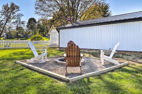 Warm and Cozy Buckeye Lake Home Yard and Patios!