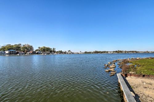 Warm and Cozy Buckeye Lake Home Yard and Patios!