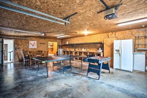 Gainesville Home with Outdoor Oasis, 16 Mi to Lake in Whitesboro (TX)