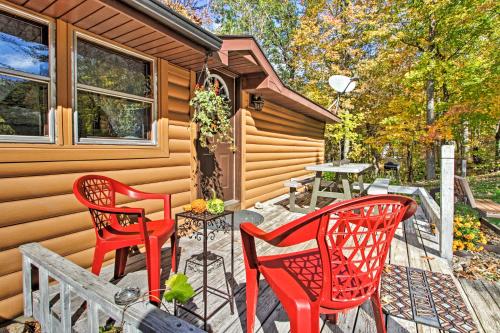 Cozy Retreat with Fire Pit Less Than 1 Mi to Mille Lacs Lake in Vineland, USA