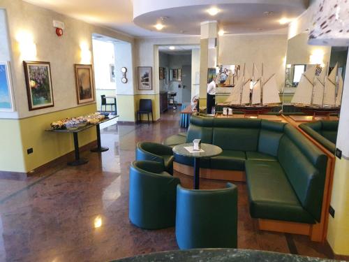 Pub/salon, Hotel Azalea in Baveno