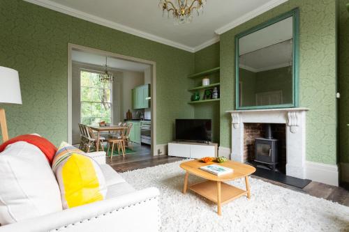 Canonbury Park North II by onefinestay