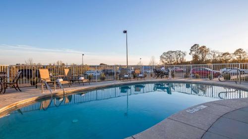 Best Western Dothan Inn & Suites - image 10