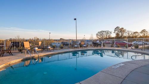 Best Western Dothan Inn & Suites