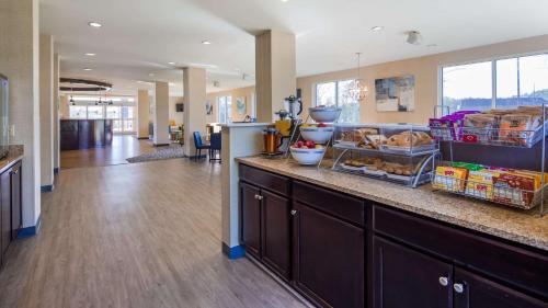 Best Western Dothan Inn & Suites - main image