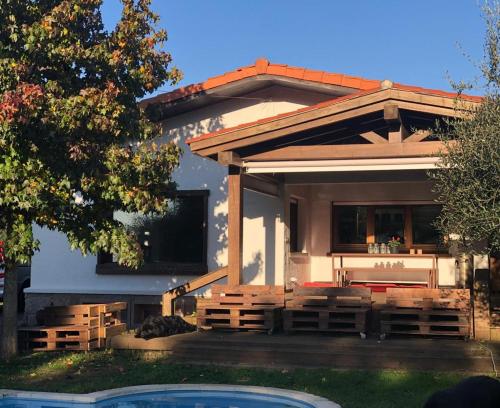 Casa con piscina y jardín en Oleiros gîte à louer Cambre