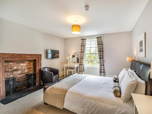 Scotch Arms Mews - image 4